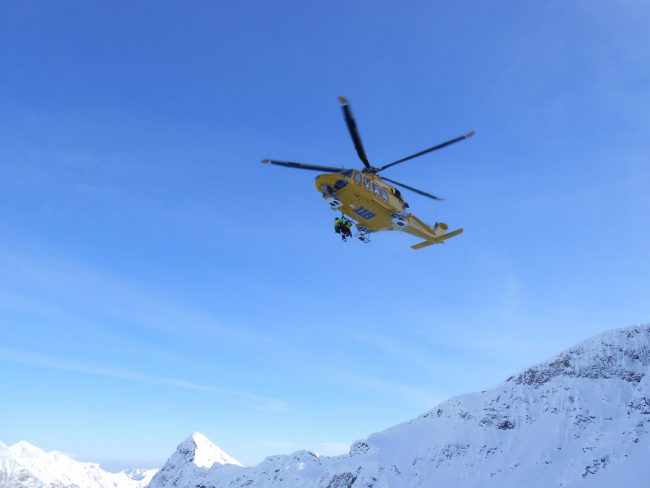 Valanga si stacca dal Monte Bianco e travolge un freerider