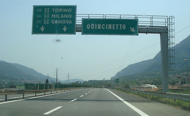 Frana Quincinetto, chiusa una corsia dell’autostrada, rischio chiusura totale