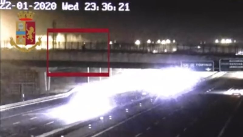 Lancio di massi dal cavalcavia, i ragazzi “Eravamo annoiati”