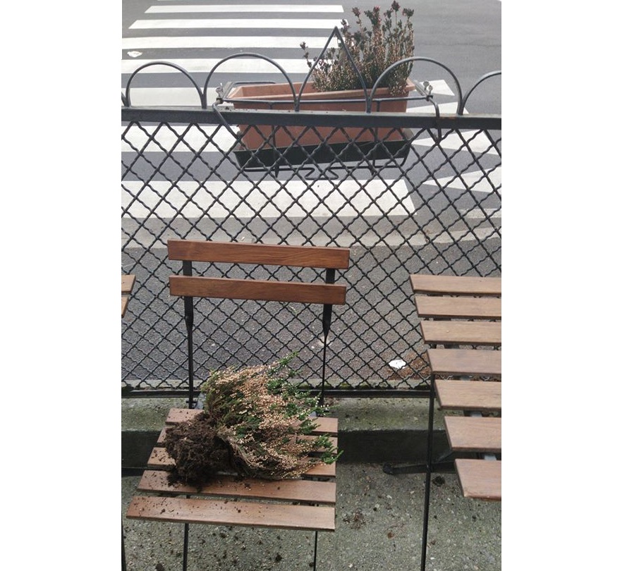 Atto vandalico al Wood di Arona: “Che gusto ci provate?”