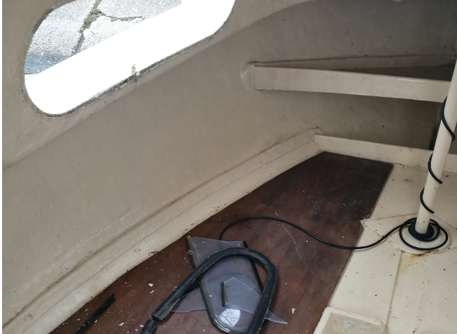 Barca vandalizzata alla darsena di Arona, la protesta dei proprietari