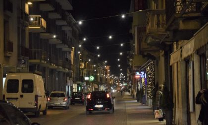 A Borgomanero inaugurate le luci di San Valentino