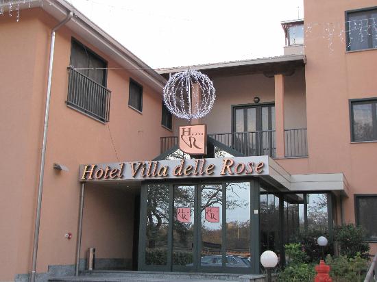 Oleggio 23enne morto all’hotel Villa delle Rose