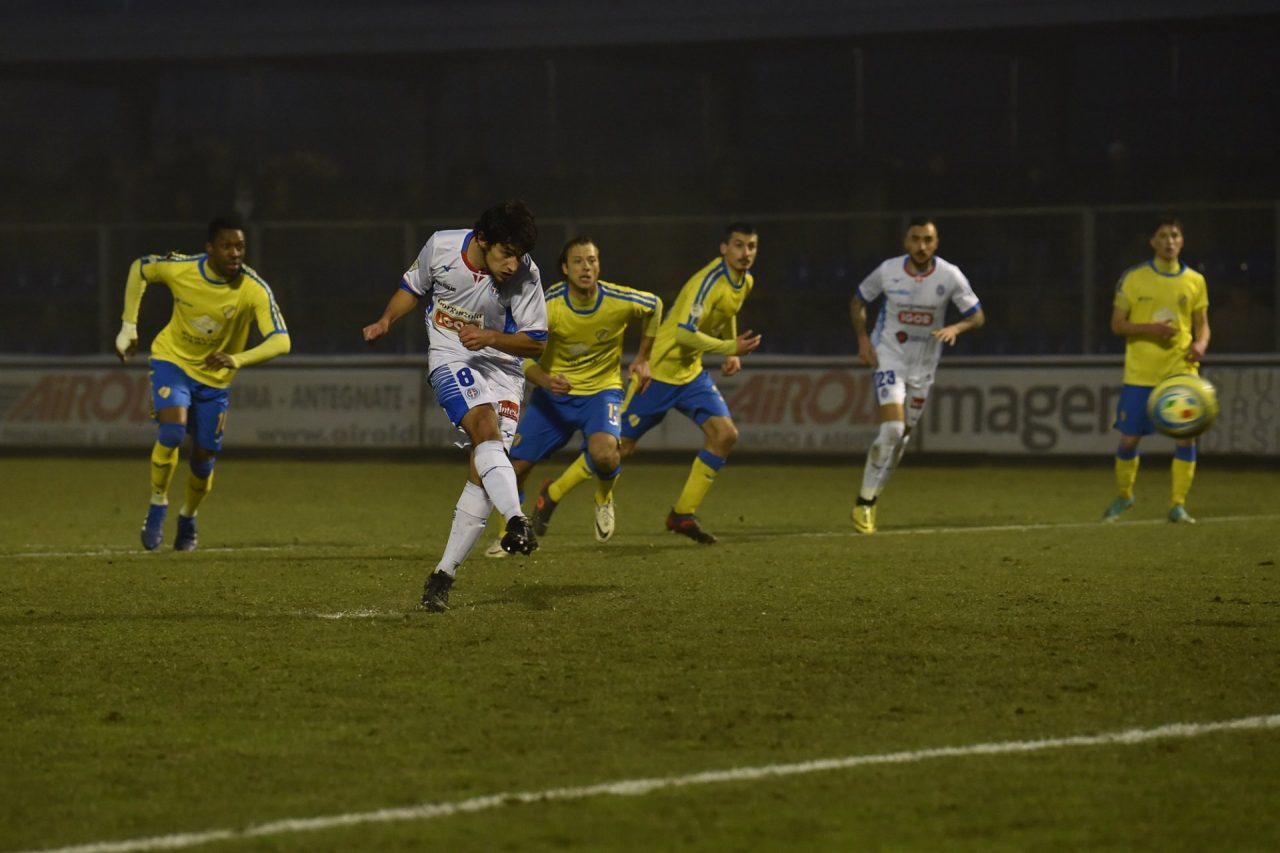 Per il Novara calcio spunta solo un punto dalla nebbia di Crema