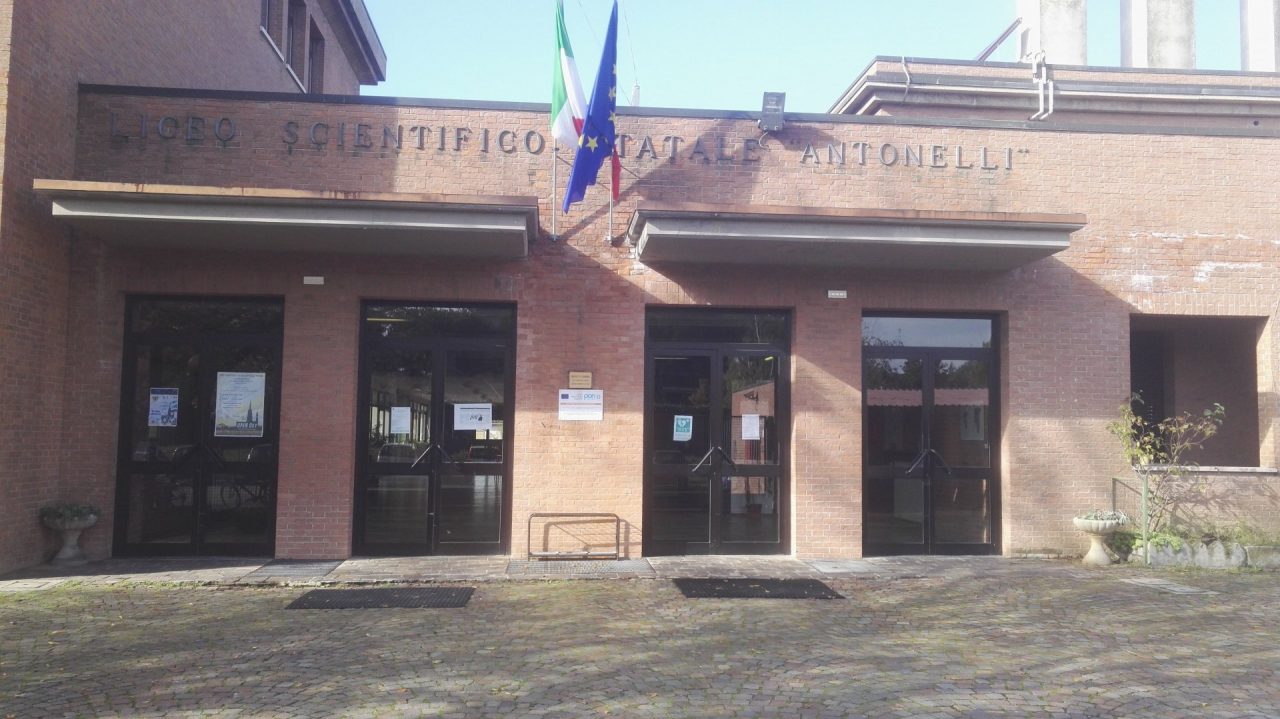 Regole anticovid, preside dell’Antonelli chiama il 112