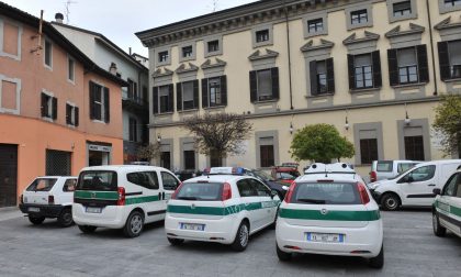 Vendeva cibi surgelati come freschi: multato dalla Polizia locale