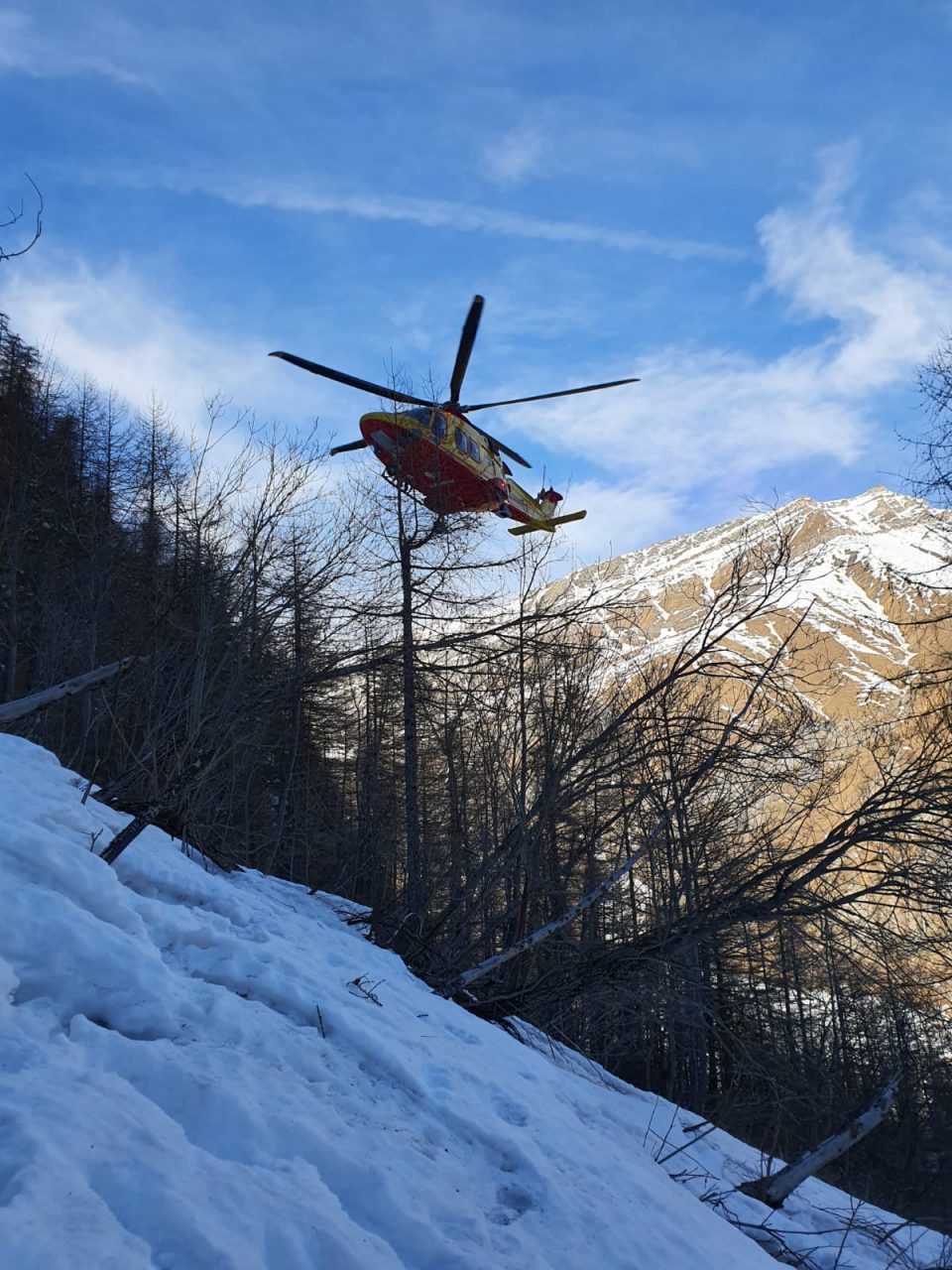 Alpinista trovato incosciente a 1800 metri nel Cuneese: soccorso in codice rosso