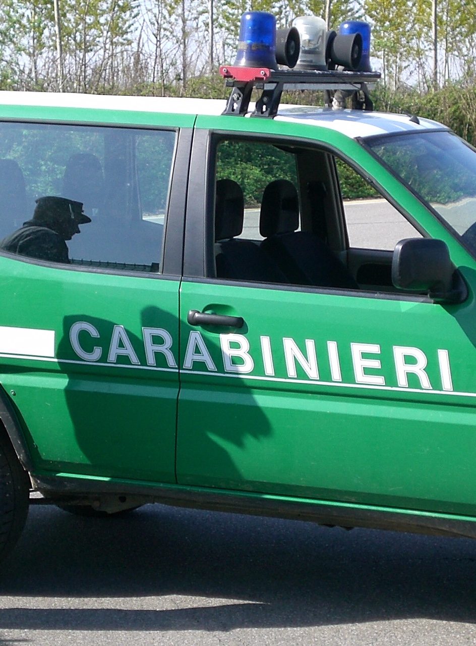 Castelletto piazzale di un’officina trasformato in discarica: sequestrato