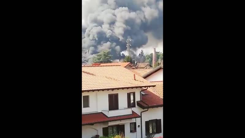 Apprensione anche nel novarese per l’azienda in fiamme a Gallarate – VIDEO