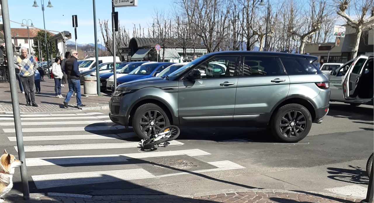 Arona bambino investito da Suv sulle strisce pedonali