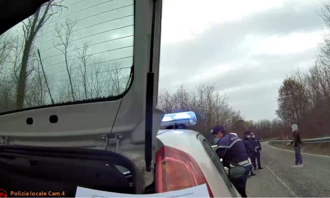 Con il taxi a comprare la droga: fermato e denunciato un vercellese