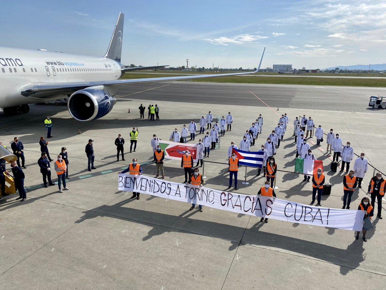 Emergenza covid-19: atterrata a Torino la squadra di medici cubani che aiuterà il territorio