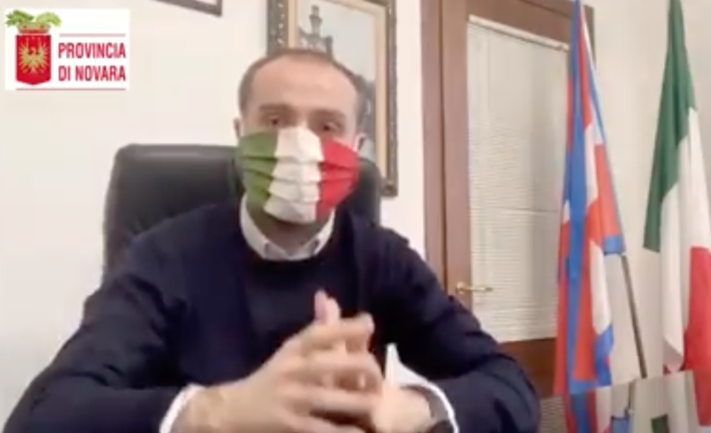 Il presidente della Provincia di Novara dona ai sindaci mascherine tricolore