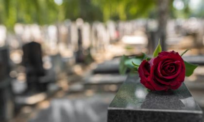 Fiori al cimitero: a Castelletto attivato il servizio di consegna a distanza