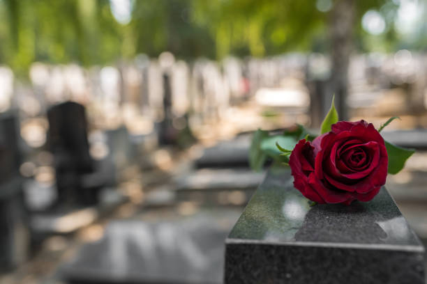 Fiori al cimitero: a Castelletto attivato il servizio di consegna a distanza