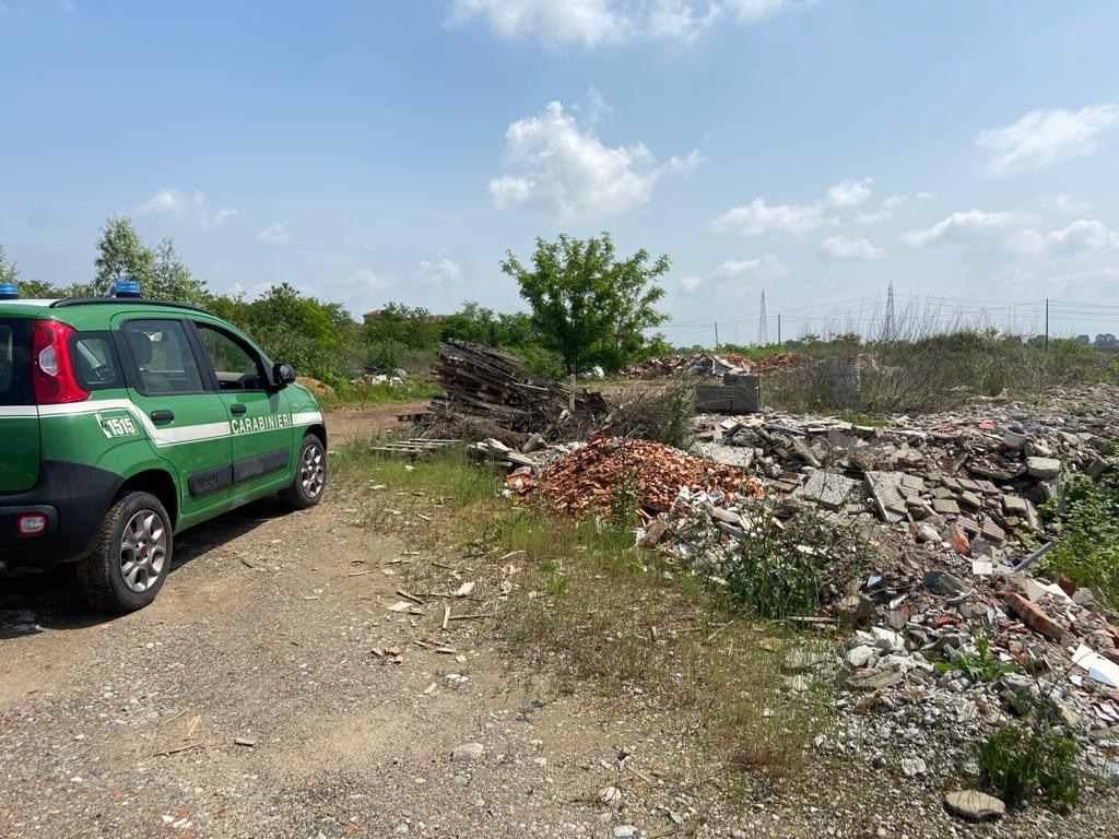 Novara sequestrata discarica di 2.000 mq con 1.000 mc di rifiuti