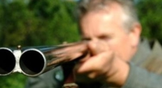 Cacciatore muore colpito per sbaglio dallo sparo di un collega