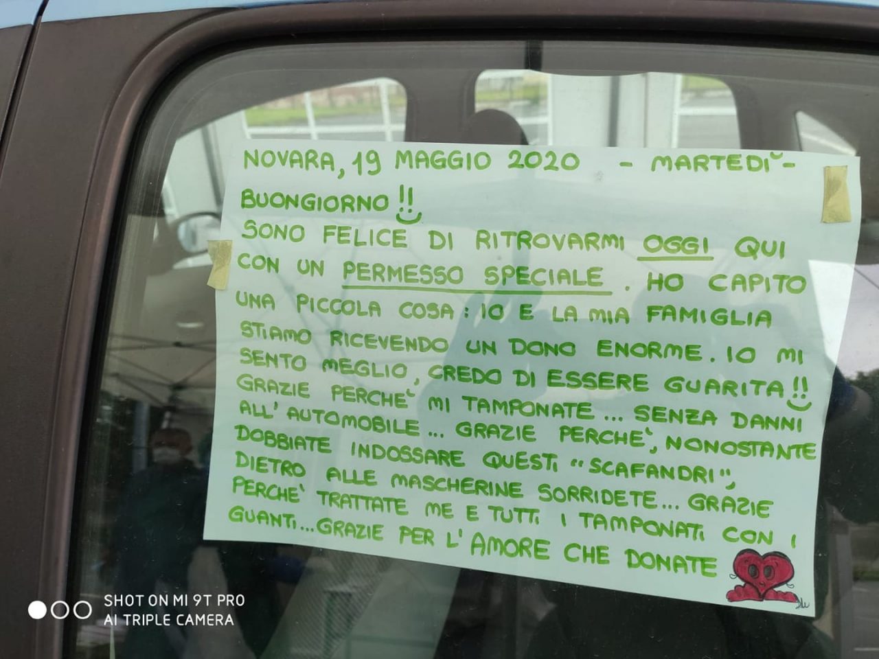 Novara cittadina ringrazia gli operatori del drive through