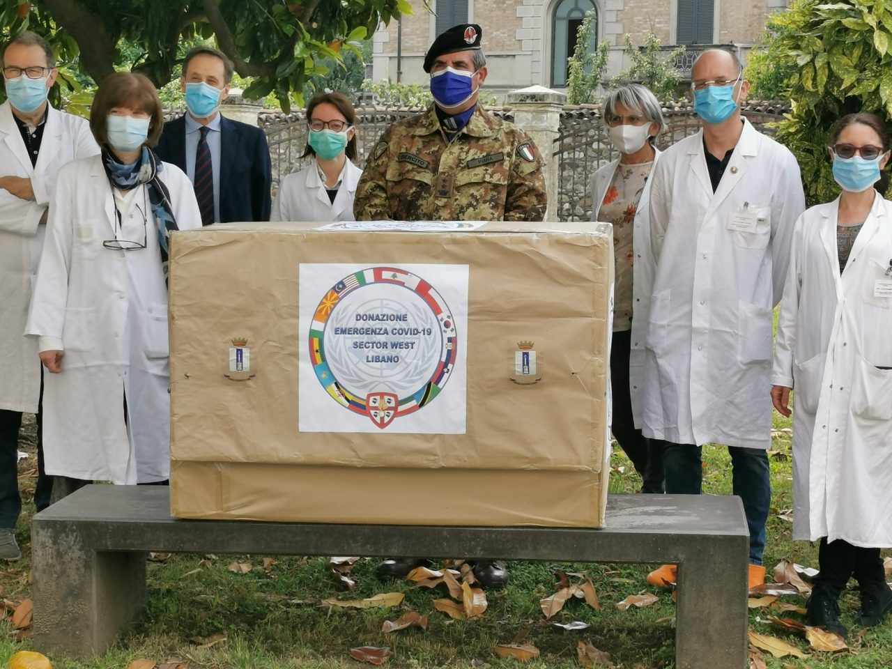 I soldati italiani impegnati in Libano donano 2000 mascherine al Santissima Trinità