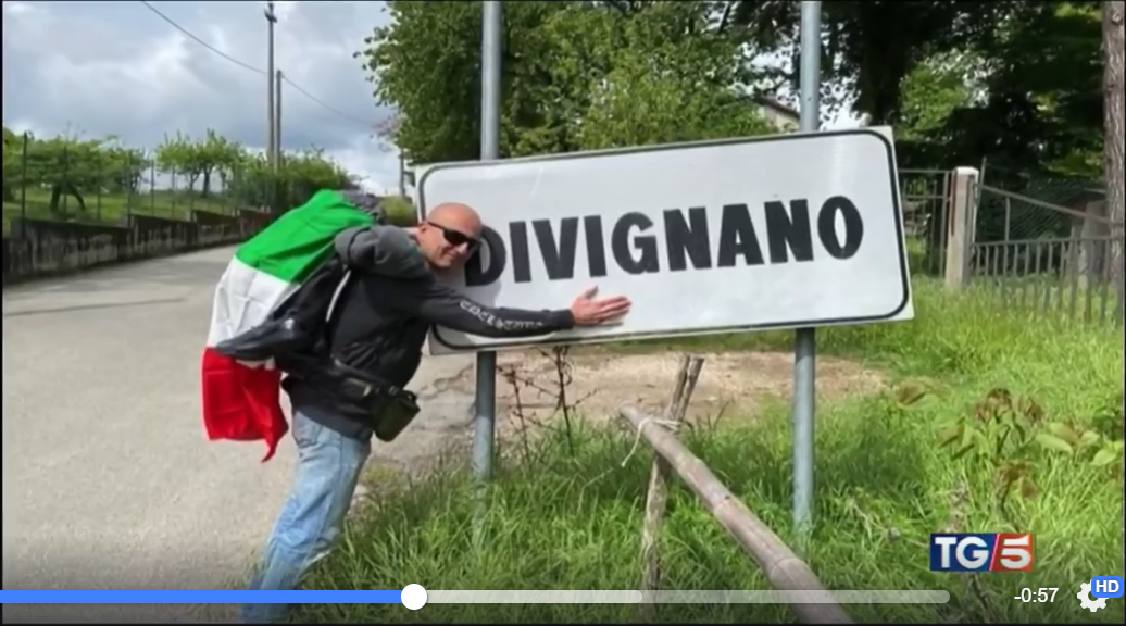 Divignano il sindaco Bacchetta riporta i 600 euro a Conte: servizio del Tg5 VIDEO