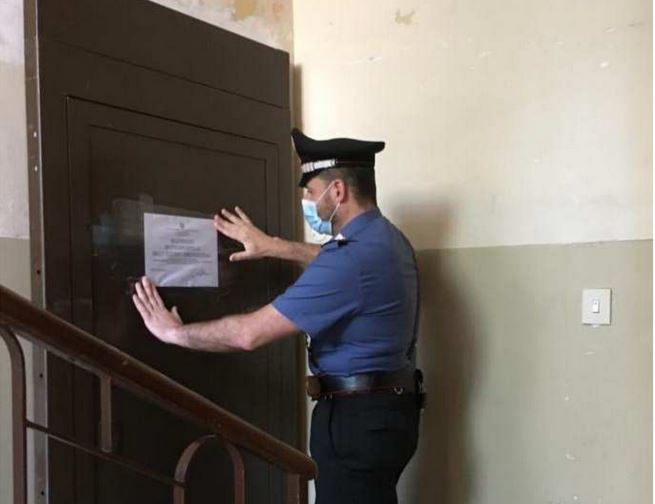 Rubavano energia elettrica: i carabinieri gli sequestrano l’appartamento