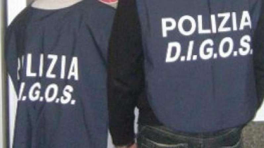 Si finge un agente segreto e un ufficiale dell’esercito: denunciato