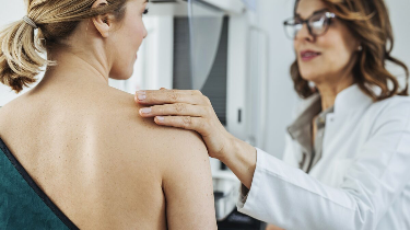 Prevenzione tumori: riprendono le visite dopo lo stop per il virus