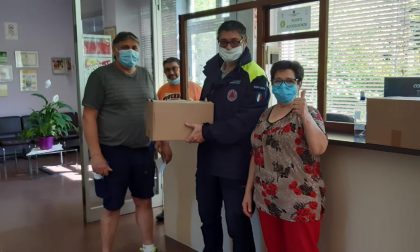 Protezione civile consegna 300 litri di gel igienizzante alle scuole