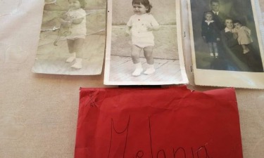 Foto in un mobile d’epoca al mercatino: “Aiutatemi a trovare il proprietario”