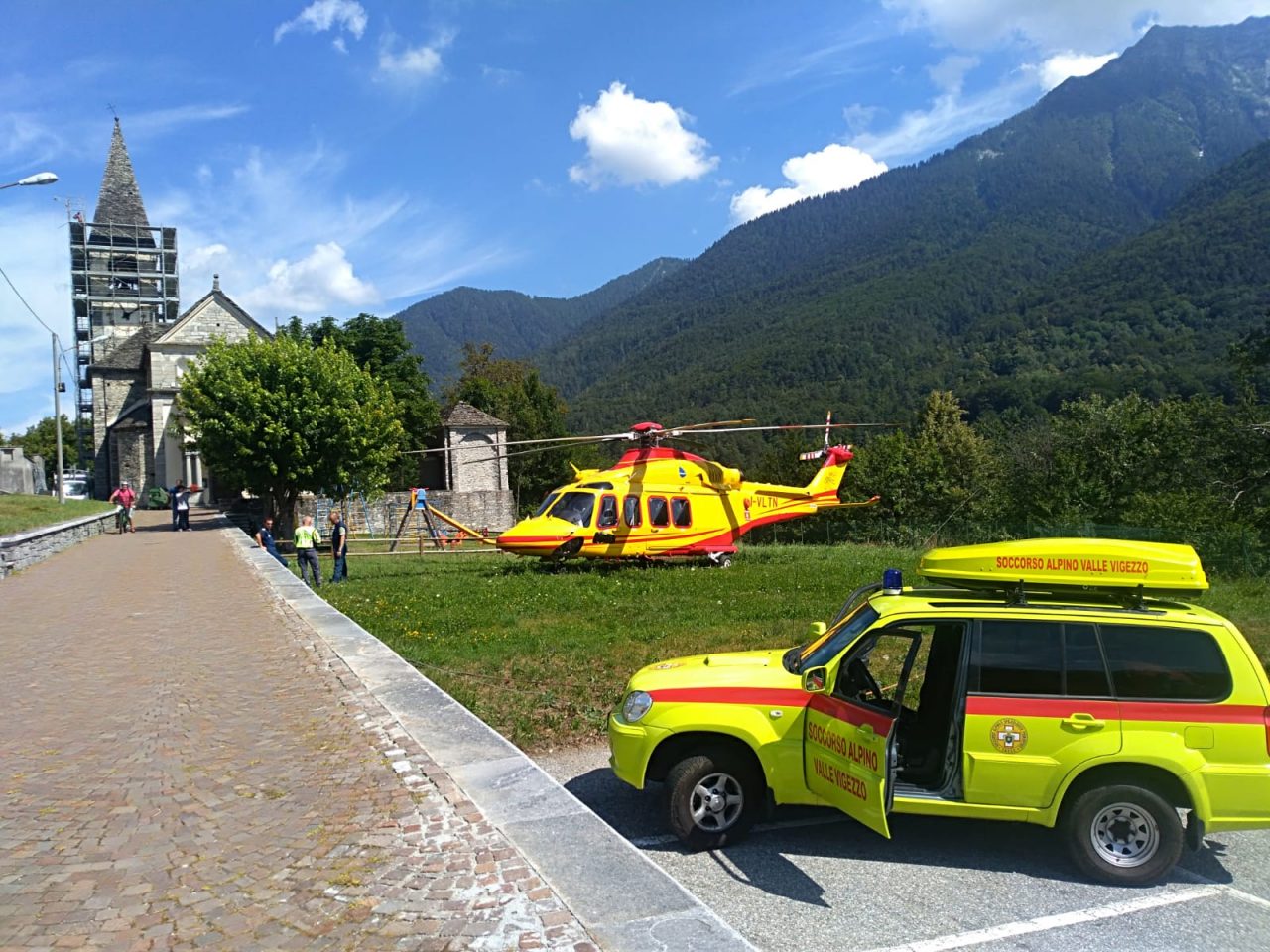 Cade in bicicletta: interviene l’eliambulanza