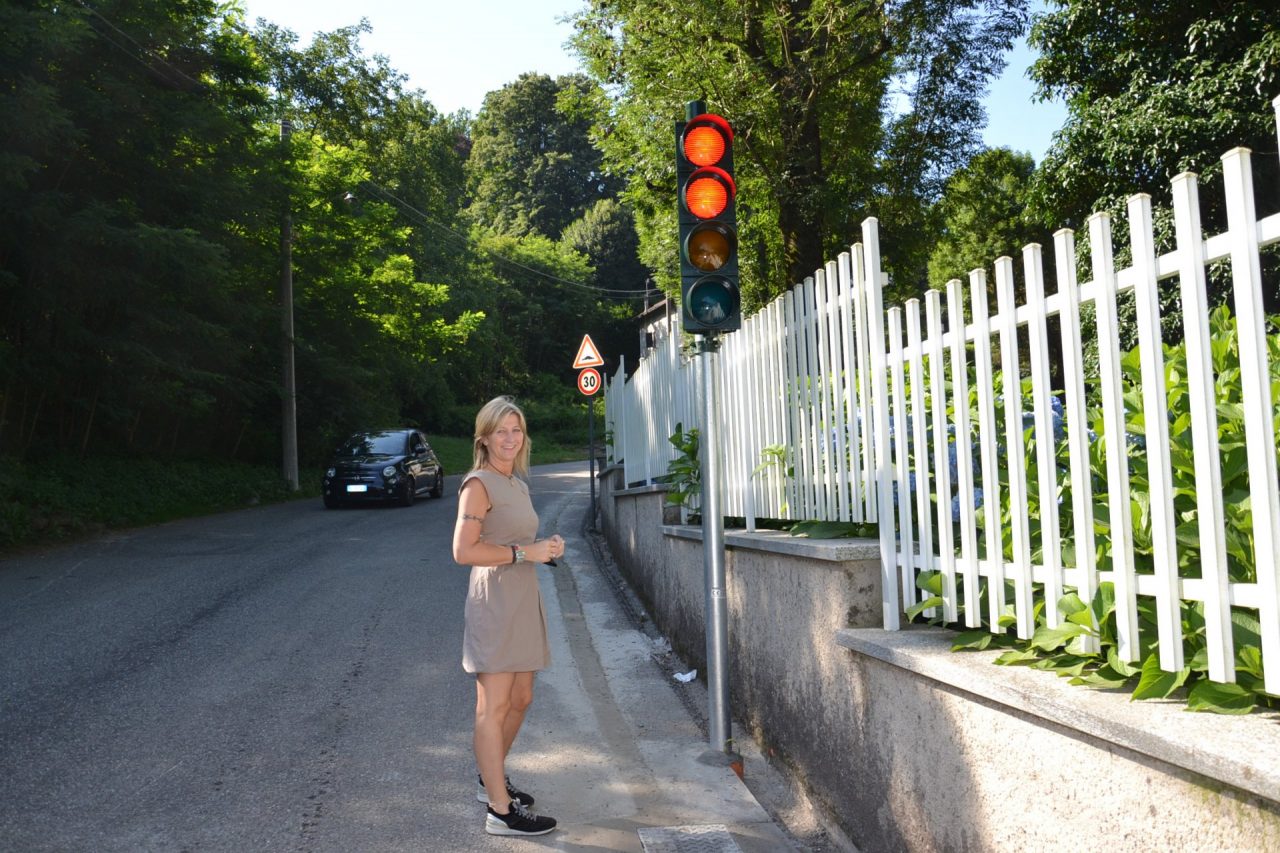 A Gozzano installato un nuovo semaforo al lido