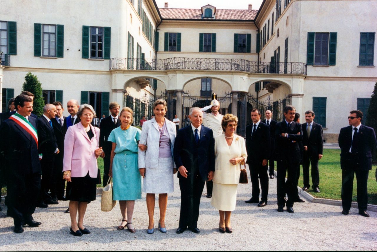 Giulia-Maria-Crespi-alinaugurazione-di-Villa-e-Collezione-PanzaVarese-2000©-Domenico-Ghiotto-1280x856