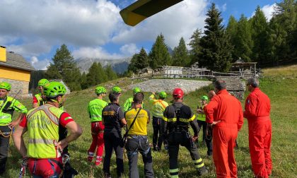 Disperso parapendista nei cieli ossolani