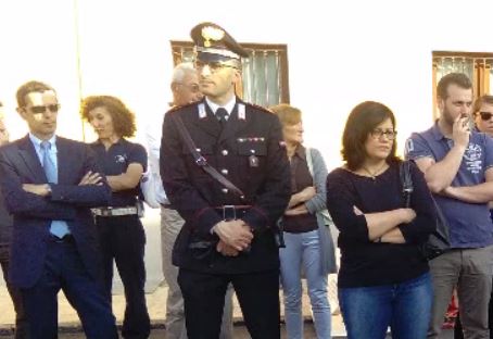 Il maresciallo Vincenzo Verdicchio arriva alla caserma di Arona