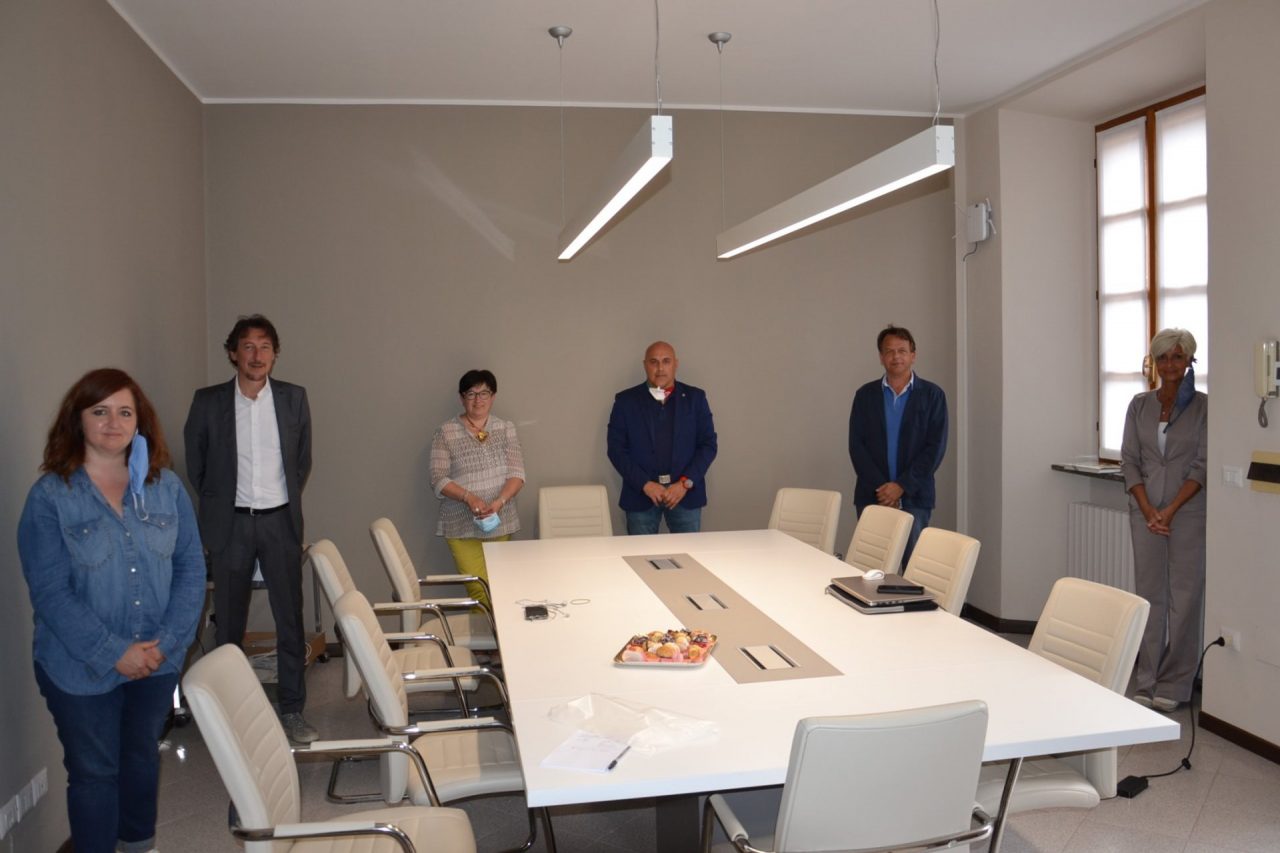 Ornella Medina va in pensione dopo 42 anni di servizio in Comune: il saluto della Giunta agognina