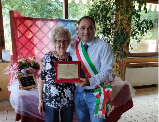 Festeggia 100 anni a Castelletto: auguri a Teresa Fanchini