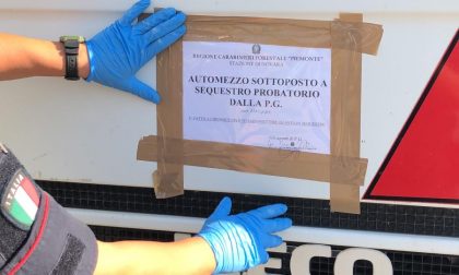 Sequestrato un camion pieno di alimenti confezionati mal conservati e trasportati assieme a rifiuti