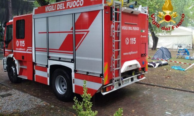 Albero s’abbatte sulla tenda di una famiglia di Torino: morte due bambine