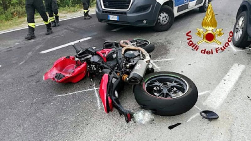 Morto centauro coinvolto nell’incidente di Suno: aveva 29 anni