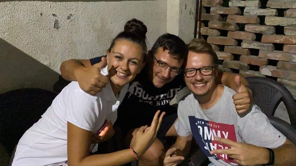A Galliate tutti pazzi per Gli Amici di Ferro: il trio protagonista di Reazione a Catena