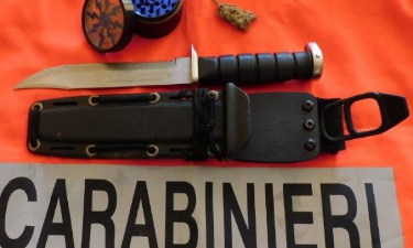 Coltello e droga in auto: 38enne di Borgomanero denunciato