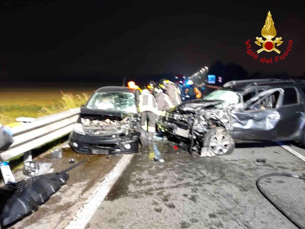 Terribile incidente in corso Milano a Novara: 6 persone incastrate tra le lamiere