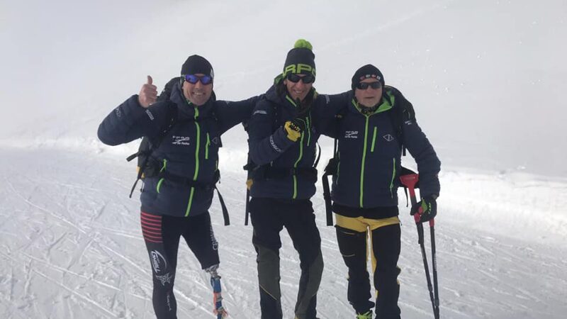 Camminano 342 chilometri in montagna con una gamba amputata