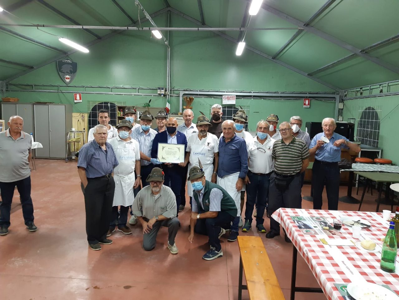 Gli Alpini di Borgomanero premiati per il “giornaliero e costante impegno”