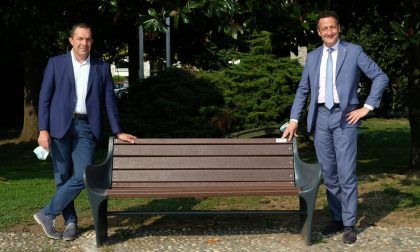 Arona nuovo look al lungolago: panchine e ponte pedonale in plastica riciclata