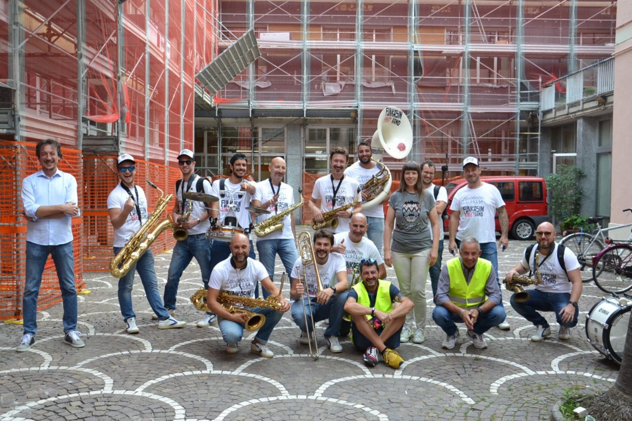 A Borgomanero il Settembre in festa si è chiuso con l’allegria della “Funkasin Street band”