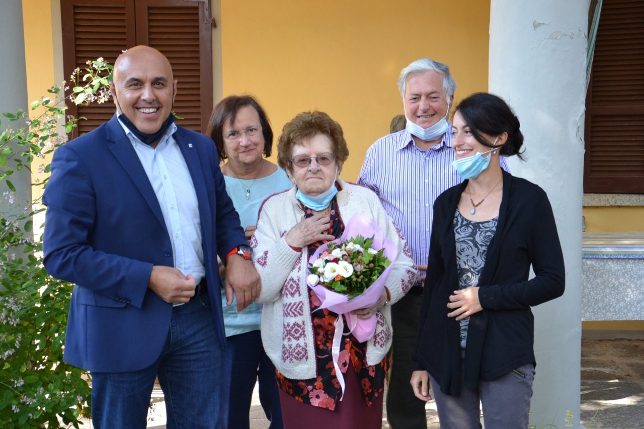 Gli auguri di Borgomanero per i 100 anni di Giuseppina Tarantola