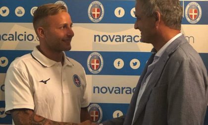 Il Novara Calcio con i "nuovi acquisti" nel derby
