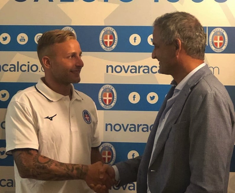 Il Novara Calcio con i “nuovi acquisti” nel derby