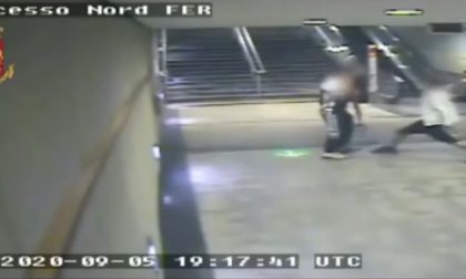 Agghiacciante tentato omicidio con una roncola alla stazione della metro | VIDEO